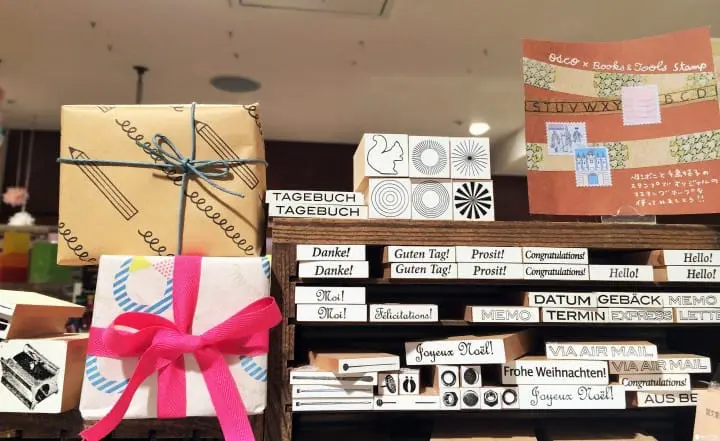 新宿车站上的便利画材文具店-Tools