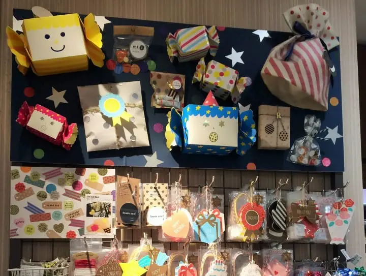 新宿车站上的便利画材文具店-Tools