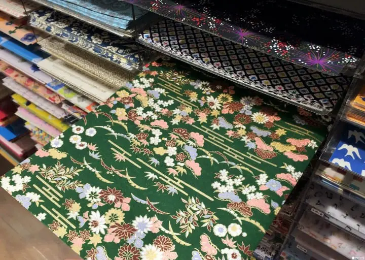 新宿车站上的便利画材文具店-Tools