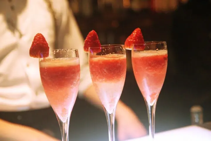 女生绝对抵挡不了的浪漫夜晚：现场感受爵士乐与花式调酒的LIVE秀