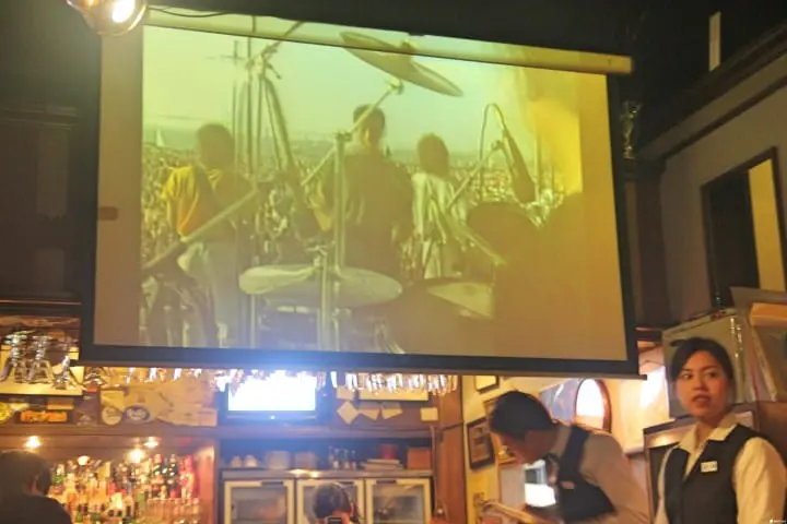 女生绝对抵挡不了的浪漫夜晚：现场感受爵士乐与花式调酒的LIVE秀