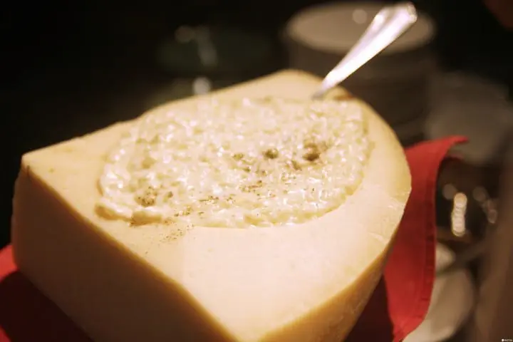 女生绝对抵挡不了的浪漫夜晚：现场感受爵士乐与花式调酒的LIVE秀