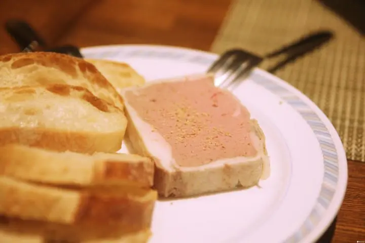 女生绝对抵挡不了的浪漫夜晚：现场感受爵士乐与花式调酒的LIVE秀