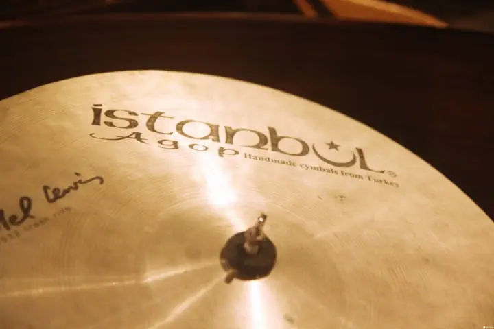 女生绝对抵挡不了的浪漫夜晚：现场感受爵士乐与花式调酒的LIVE秀