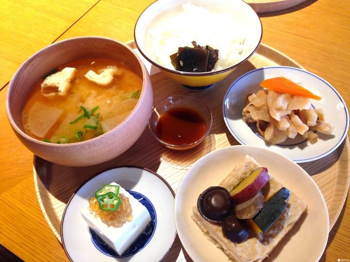 【京都】輕鬆不費力!寺廟、職人雜貨、在地料理一次滿足的佛光寺&dd食堂