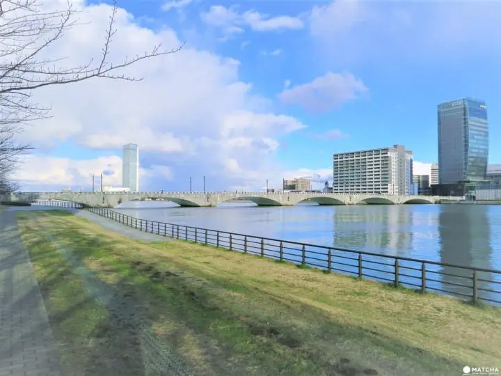 如何前往海運歷史與美食之都