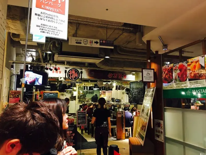 福冈人气名店ー排队才吃得到的伊万里牛肉汉堡排极味屋