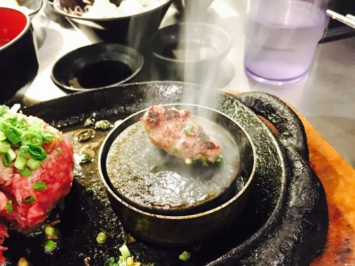 福冈人气名店ー排队才吃得到的伊万里牛肉汉堡排极味屋