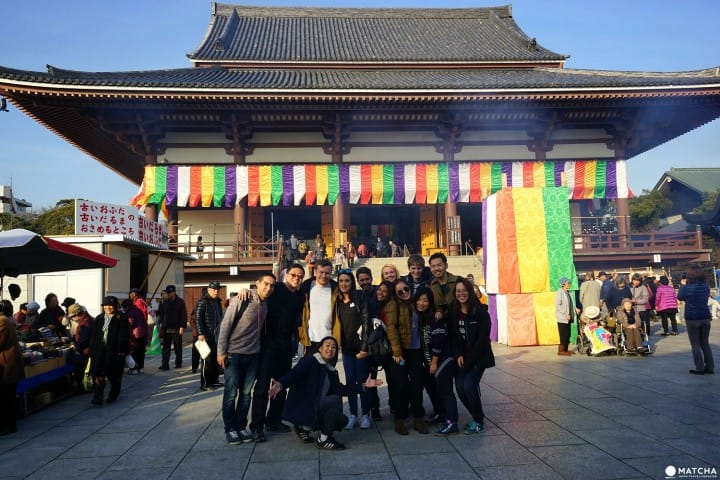 訪日客が日本の縁日を体験!西新井大師の「納めの大師」