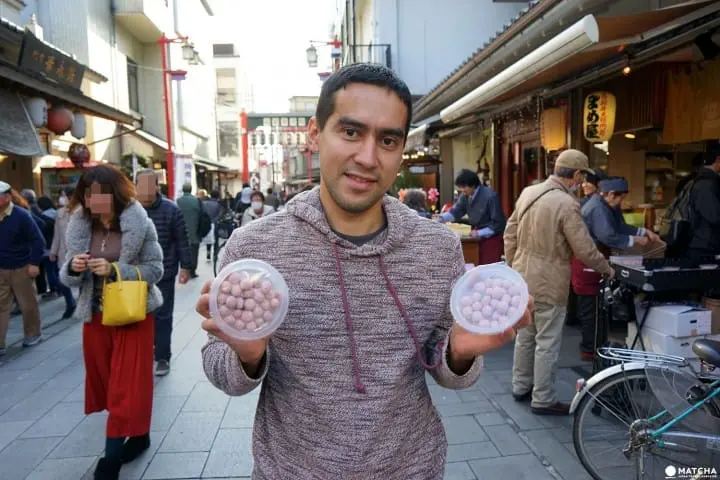 訪日客が日本の縁日を体験！西新井大師の「納めの大師」