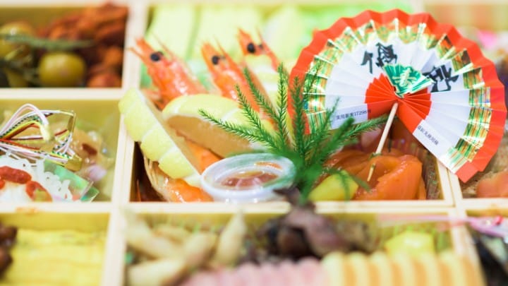 日本新年吃什么?豪华冷便当加绿草粥