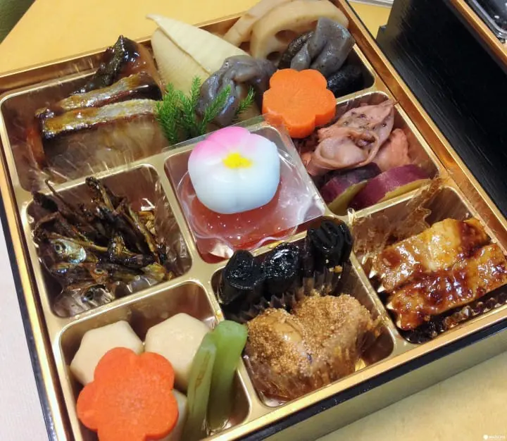 日本新年吃什麼？豪華冷便當加綠草粥