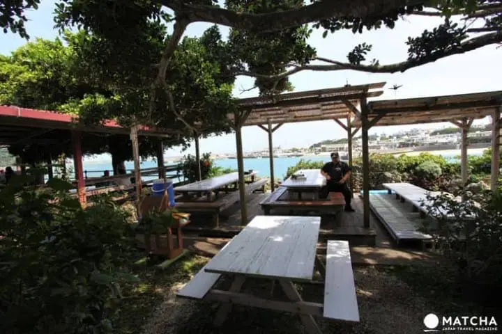 Pemandagangan Laut yang Mengagumkan dan Okinawa Soba yang Terkenal dari “Kunnatō”