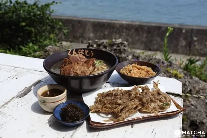 Pemandagangan Laut yang Mengagumkan dan Okinawa Soba yang Terkenal dari “Kunnatō”