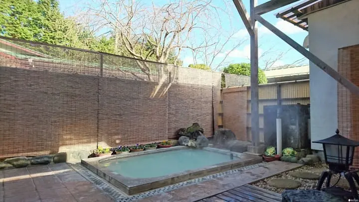 享受個人露天溫泉 富士箱根民宿