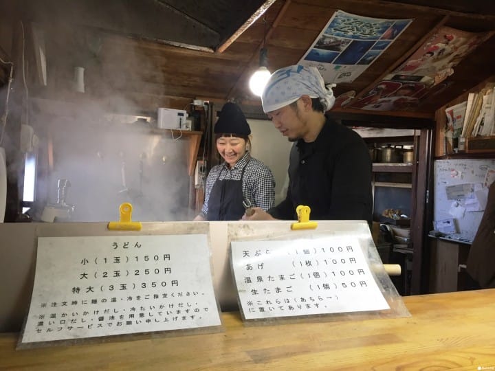 滿滿的烏龍麵 觀光巴士帶你去排隊名店
