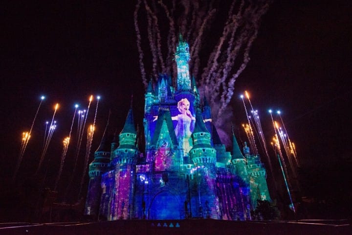 東京ディズニーランドの冬のイベントで『アナと雪の女王』の世界を楽しもう!