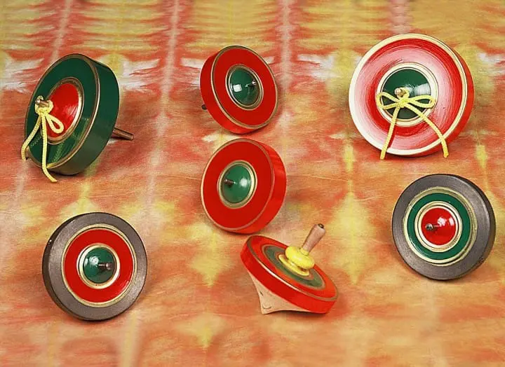 「姫路独楽」や「姫革細工」など美しい伝統工芸品がたくさんある姫路のおみやげ