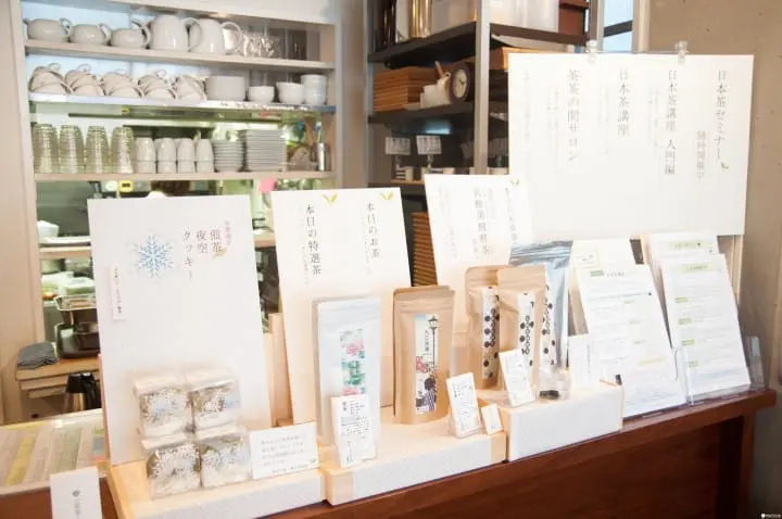 在表參道品茶享甜慢聊的空間：茶茶の間