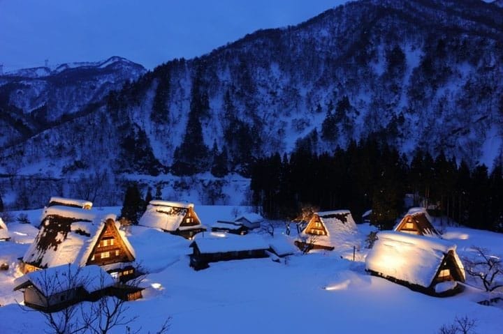 Hida Takayama Travel Guide - Shirakawa-go, Beautiful Views, Onsen, And More!