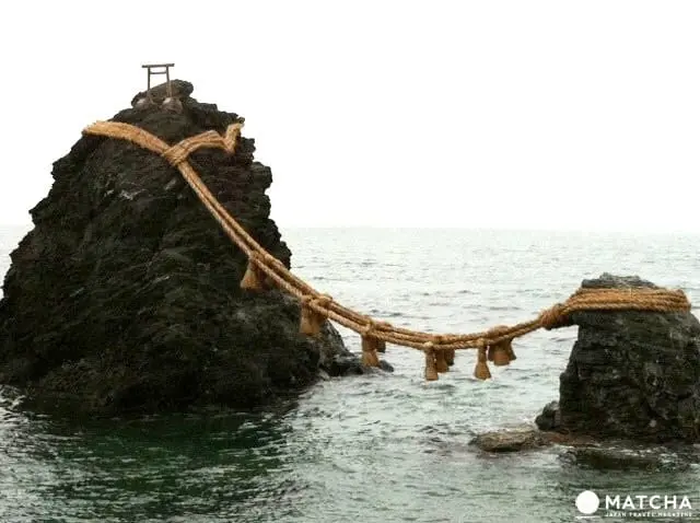 The Wedded Rocks - A Stunning Sight Off Mie’s Coastline
