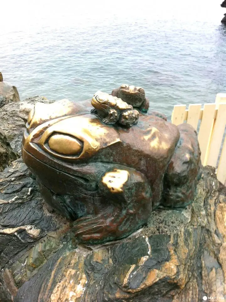The Wedded Rocks - A Stunning Sight Off Mie’s Coastline