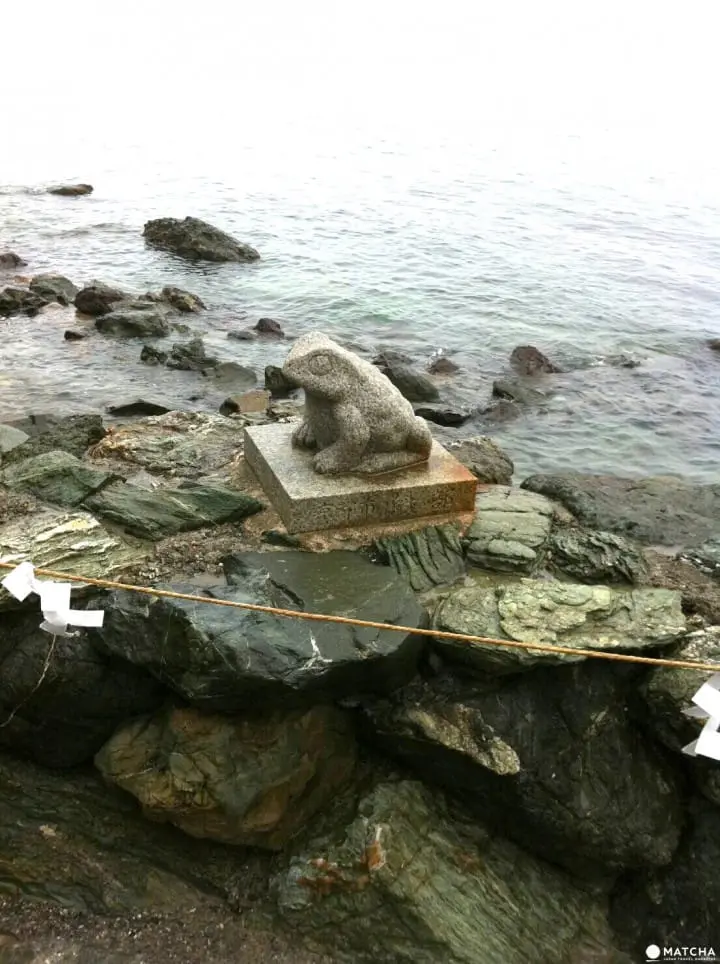 The Wedded Rocks - A Stunning Sight Off Mie’s Coastline