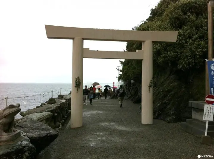 The Wedded Rocks - A Stunning Sight Off Mie’s Coastline