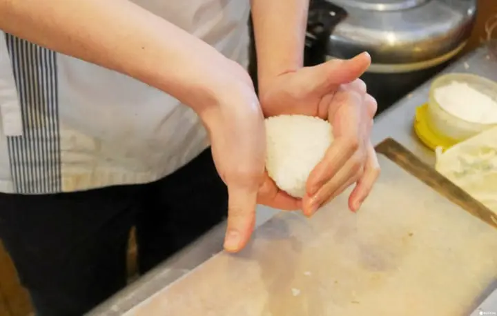 東京最古老的手作飯糰店 「淺草 宿六」