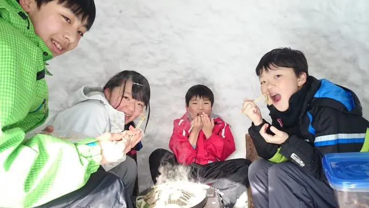 【北海道 惠庭】雪國美食與玩樂體驗全都包！必嚐在雪屋中品嚐暖呼呼成吉思汗鍋。