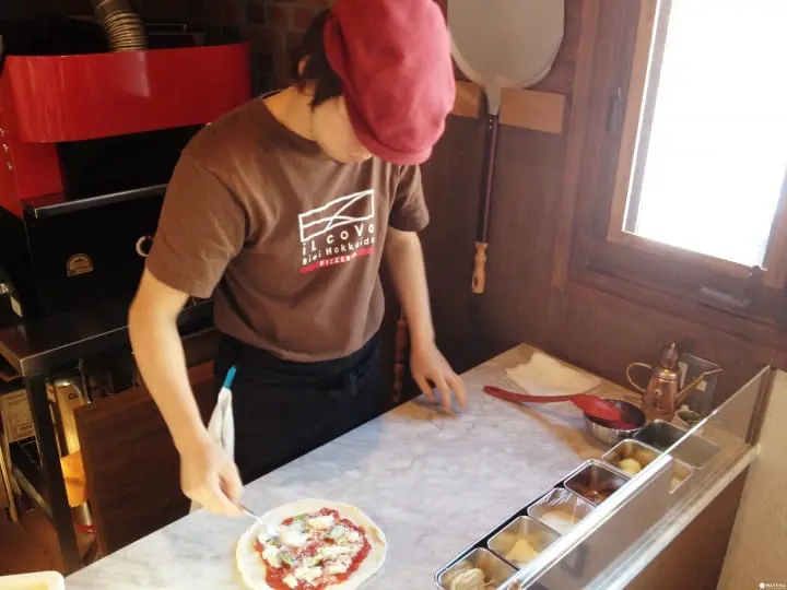 『北海道 美瑛』簡直就像是來到義大利！不預約吃不到～iL coVo手工桿麵皮的窯烤披薩