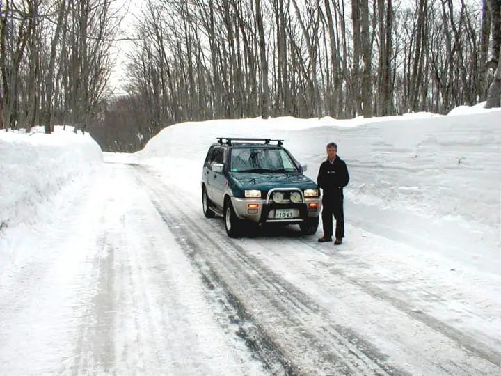 Stay at affordable lodging with hot springs near major tourist spots. Get an international driver’s license and see untraveled byways and old Japan 