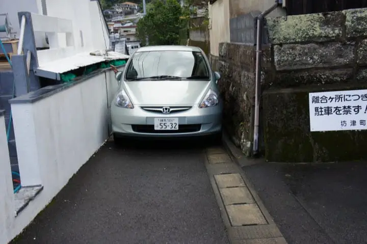 Stay at affordable lodging with hot springs near major tourist spots. Get an international driver’s license and see untraveled byways and old Japan 