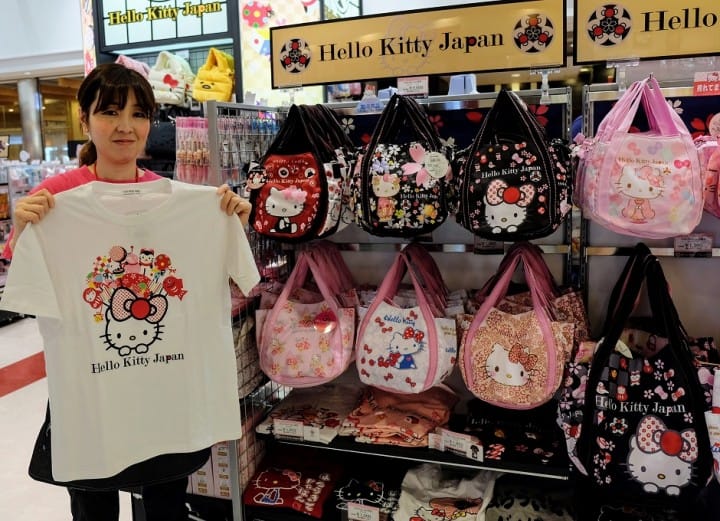 ポケモン、ハローキティグッズから家電、お酒まで!成田空港ショッピングガイド