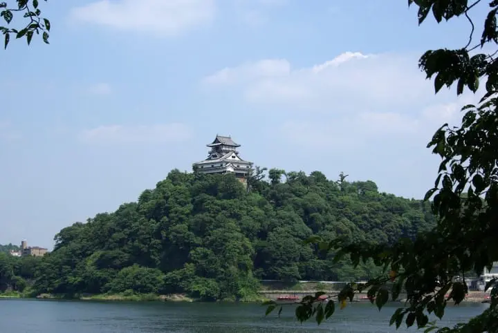 【愛知県】木曾川のほとりに建てられた国宝・犬山城〜見どころ、アクセス、犬山祭など〜