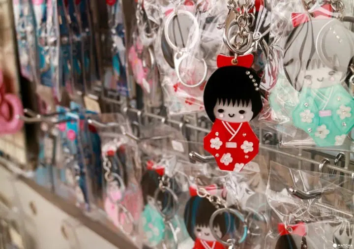 青空に映える赤いランドマーク！高さ108メートルを誇る神戸ポートタワーの魅力