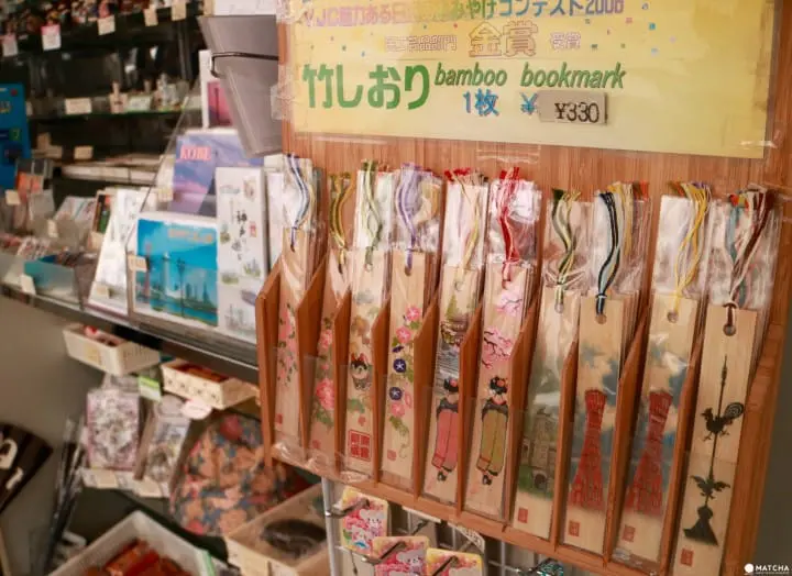 青空に映える赤いランドマーク！高さ108メートルを誇る神戸ポートタワーの魅力