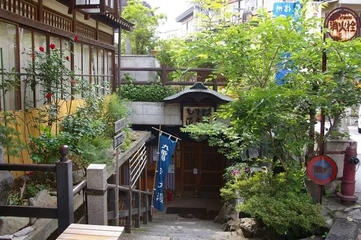 【長野県】スノーモンキーもいる！ レトロな雰囲気の渋温泉〜アクセス・旅館など〜