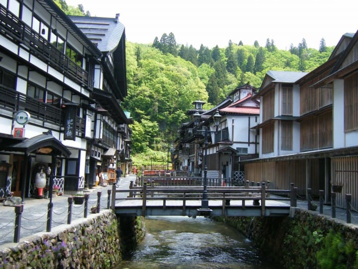 【山形県】ロマン漂う銀山温泉~アクセス、日帰り温泉、旅館情報など~