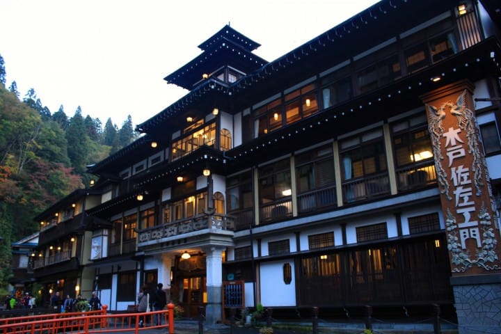 【山形県】ロマン漂う銀山温泉~アクセス、日帰り温泉、旅館情報など~