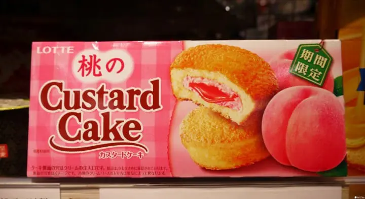 日本超市里春色粉嫩的桃梅限定商品