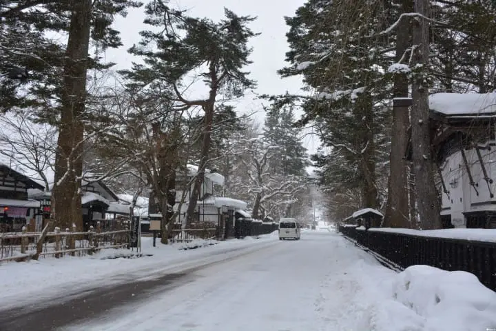 冬季在秋田，有 N 種和雪交往的方式：田澤湖、角館武家屋敷、乳頭溫泉鄉