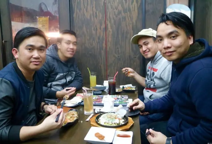 本場大阪でたこ焼き作りに挑戦！ムスリムのお客様にも大人気の和食レストラン「祭」