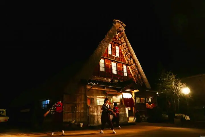 『富山县 南砺市』被世界遗忘的美景角落：四季更迭合掌屋点灯美景