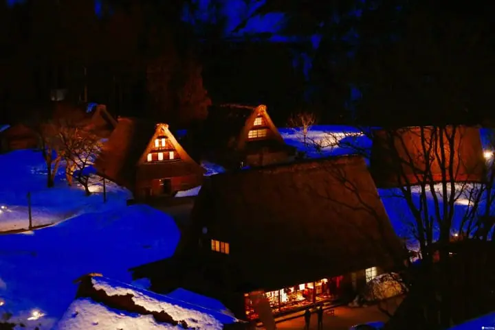 『富山县 南砺市』被世界遗忘的美景角落：四季更迭合掌屋点灯美景