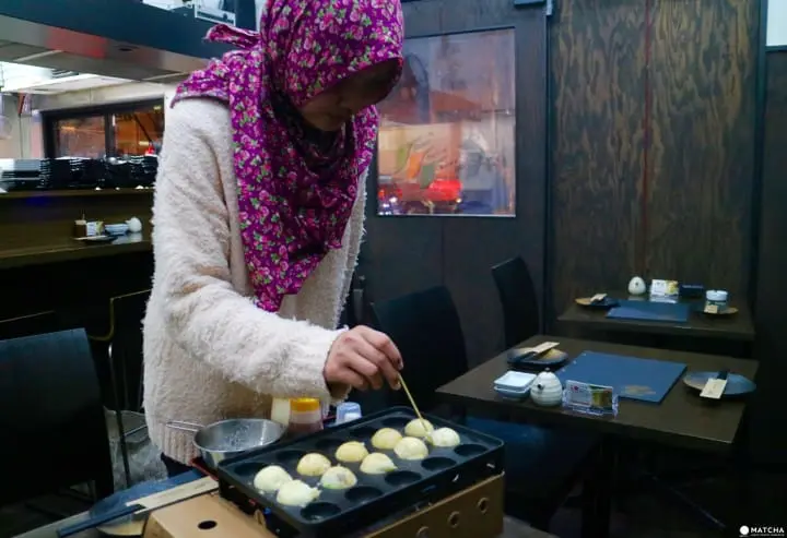 本場大阪でたこ焼き作りに挑戦！ムスリムのお客様にも大人気の和食レストラン「祭」