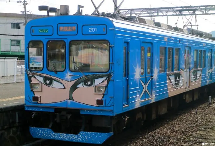 忍者列車で行こう!三重県伊賀鉄道のユニークなラッピング電車の旅