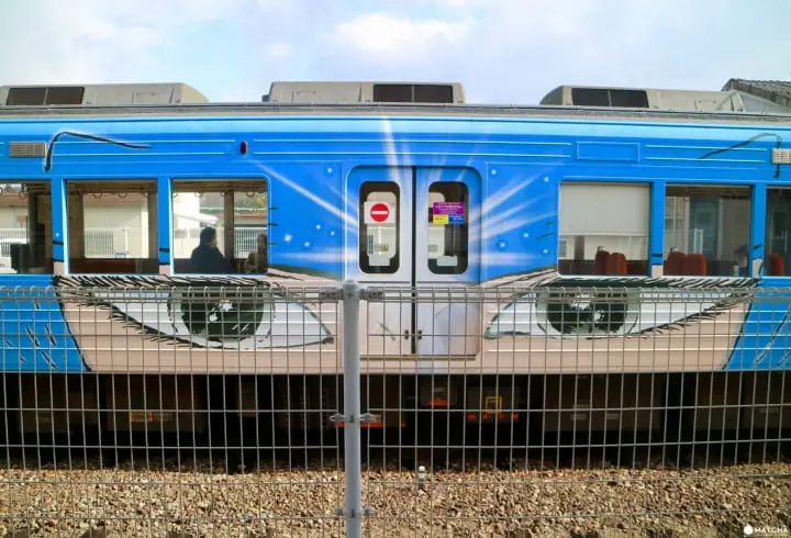 忍者列車で行こう!三重県伊賀鉄道のユニークなラッピング電車の旅
