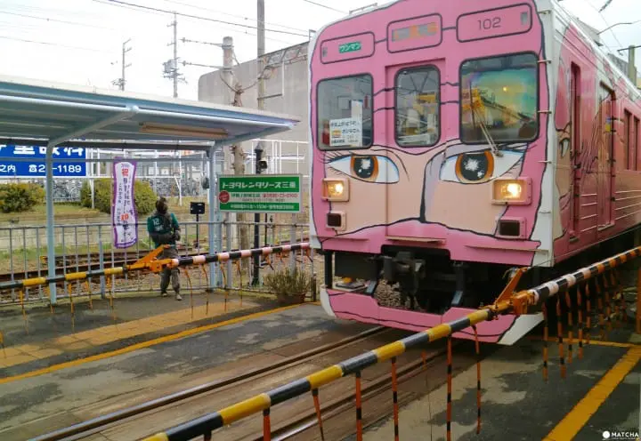 忍者列車で行こう!三重県伊賀鉄道のユニークなラッピング電車の旅