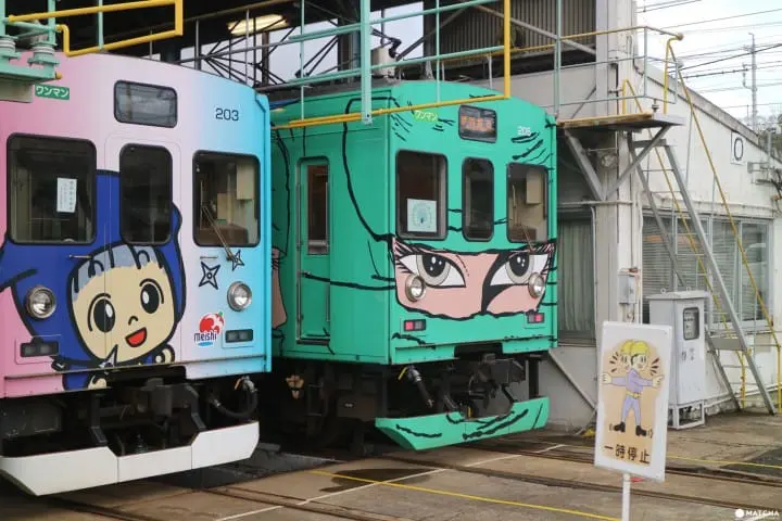 忍者列車で行こう!三重県伊賀鉄道のユニークなラッピング電車の旅